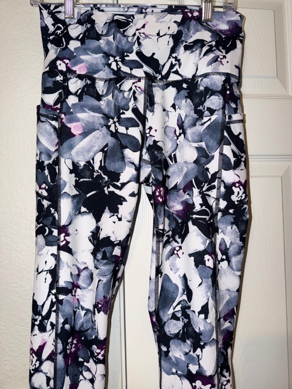 Gaiam Floral Print High-Waist Leggings - White, Black & Purple - Picture 2 of 8